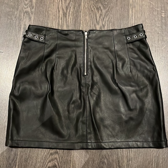 Leather skirt with pockets - Picture 5 of 7